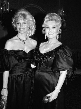 https://imgc.allpostersimages.com/img/posters/loni-anderson-and-zsa-zsa-gabor_u-L-P68LNS0.jpg?artPerspective=n