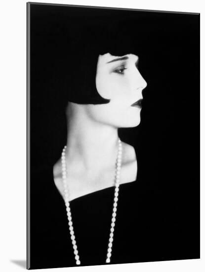 Louise Brooks, 1928-Eugene Richee-Mounted Photo