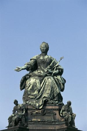 https://imgc.allpostersimages.com/img/posters/low-angle-view-of-the-statue-of-a-queen-maria-theresa-vienna-austria_u-L-PV7LQG0.jpg?artPerspective=n