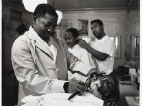 Barber giving a shave, c.1936-Lucien Aigner-Photographic Print