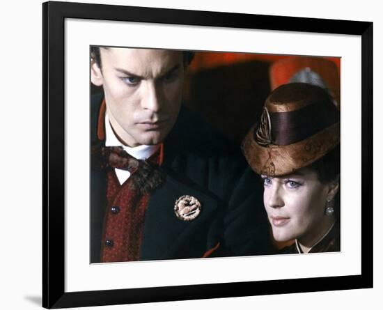 LUDWIG / LE CREPUSCULE DES DIEUX, 1972 directed by LUCHINO VISCONTI Helmut Berger and Romy Schneide-null-Framed Photo