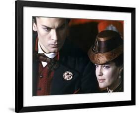 LUDWIG / LE CREPUSCULE DES DIEUX, 1972 directed by LUCHINO VISCONTI Helmut Berger and Romy Schneide-null-Framed Photo