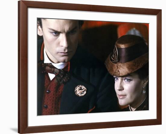 LUDWIG / LE CREPUSCULE DES DIEUX, 1972 directed by LUCHINO VISCONTI Helmut Berger and Romy Schneide-null-Framed Photo