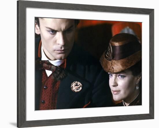 LUDWIG / LE CREPUSCULE DES DIEUX, 1972 directed by LUCHINO VISCONTI Helmut Berger and Romy Schneide-null-Framed Photo
