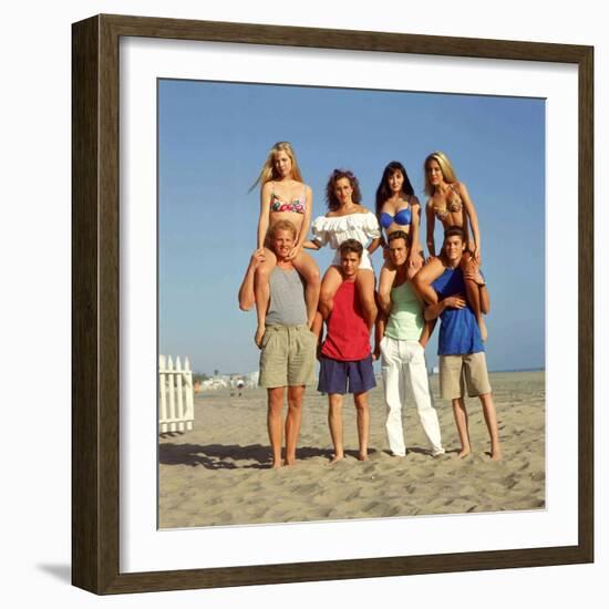 LUKE PERRY; TORI SPELLING; JASON PRIESTLEY; IAN ZIERING; JENNIE GARTH; BRIAN AUSTIN GREEN. "Beve...-null-Framed Photographic Print