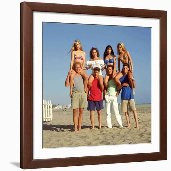 LUKE PERRY; TORI SPELLING; JASON PRIESTLEY; IAN ZIERING; JENNIE GARTH; BRIAN AUSTIN GREEN. "Beve...-null-Framed Photographic Print