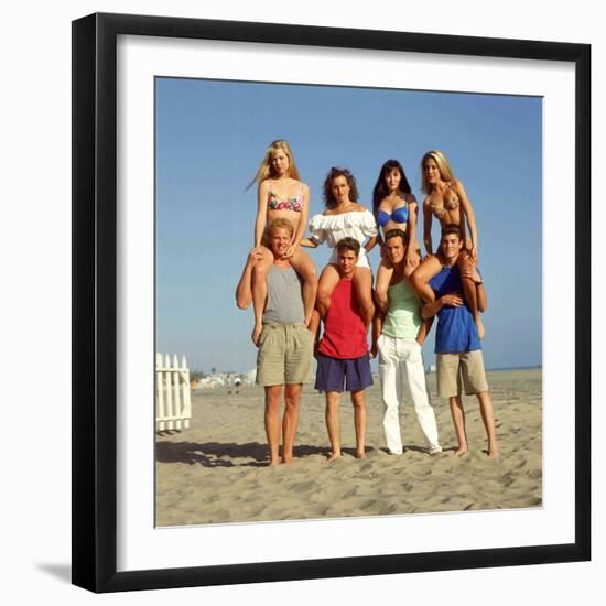 LUKE PERRY; TORI SPELLING; JASON PRIESTLEY; IAN ZIERING; JENNIE GARTH; BRIAN AUSTIN GREEN. "Beve...-null-Framed Premium Photographic Print