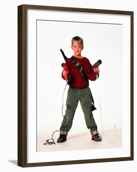 MACAULAY CULKIN. "HOME ALONE" [1990], directed by CHRIS COLUMBUS.-null-Framed Premium Photographic Print