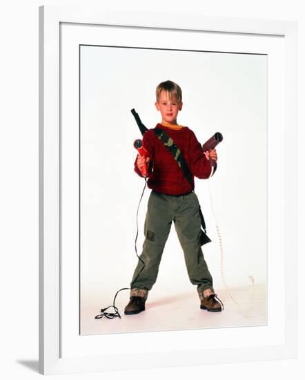 MACAULAY CULKIN. "HOME ALONE" [1990], directed by CHRIS COLUMBUS.-null-Framed Photographic Print