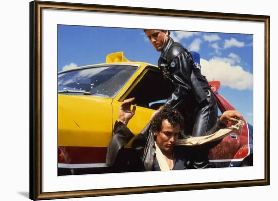 MAD MAX, 1979 directed by GEORGE MILLER Mel Gibson and Hugh Keays-Byrne (photo)-null-Framed Photo