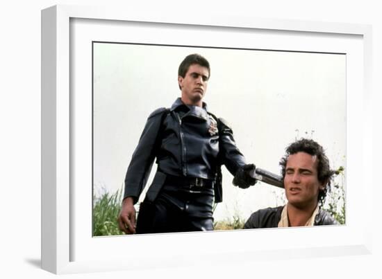 MAD MAX, 1979 directed by GEORGE MILLER Mel Gibson and Hugh Keays-Byrne (photo)-null-Framed Photo