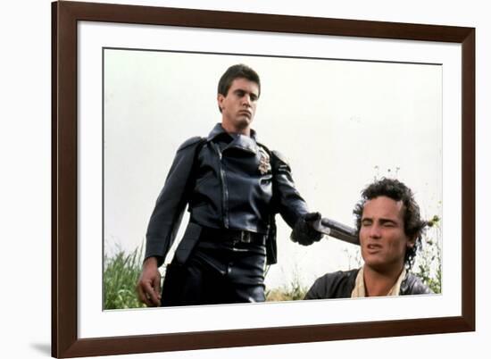 MAD MAX, 1979 directed by GEORGE MILLER Mel Gibson and Hugh Keays-Byrne (photo)-null-Framed Photo