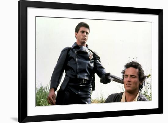 MAD MAX, 1979 directed by GEORGE MILLER Mel Gibson and Hugh Keays-Byrne (photo)-null-Framed Photo