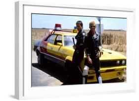 MAD MAX, 1979 directed by GEORGE MILLER Mel Gibson and Steve Bisley (photo)-null-Framed Photo