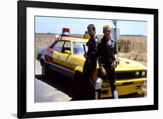 MAD MAX, 1979 directed by GEORGE MILLER Mel Gibson and Steve Bisley (photo)-null-Framed Photo