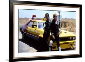 MAD MAX, 1979 directed by GEORGE MILLER Mel Gibson and Steve Bisley (photo)-null-Framed Photo