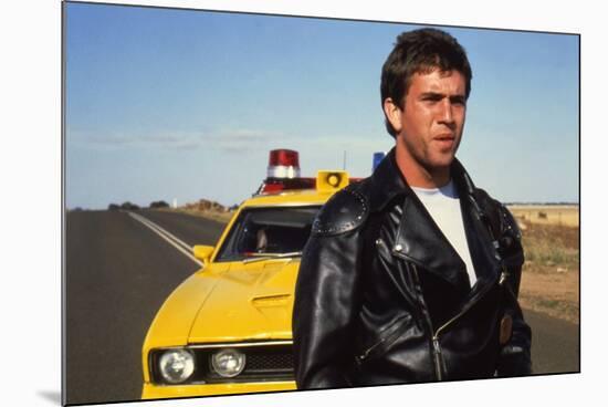 MAD MAX, 1979 directed by GEORGE MILLER Mel Gibson (photo)-null-Mounted Photo
