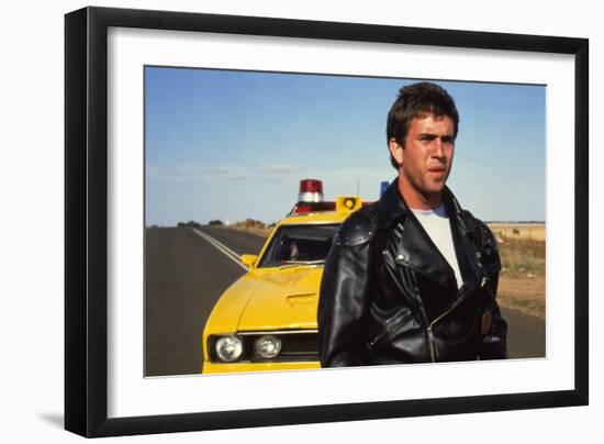 MAD MAX, 1979 directed by GEORGE MILLER Mel Gibson (photo)-null-Framed Photo