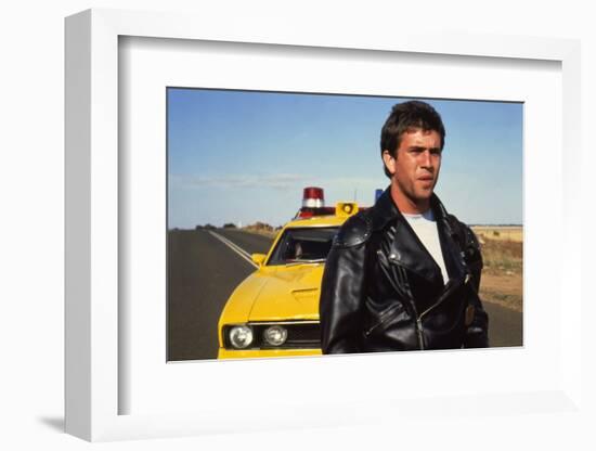 MAD MAX, 1979 directed by GEORGE MILLER Mel Gibson (photo)-null-Framed Photo