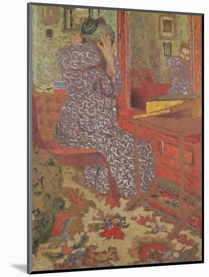 Madame Vuillard Arranging Her Hair, 1900-Edouard Vuillard-Mounted Giclee Print