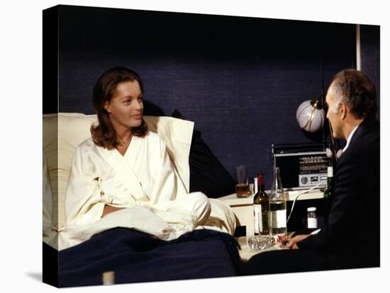 MADO, 1976 directed by CLAUDE SAUTET Romy Schneider and Michel Piccoli (photo)-null-Stretched Canvas