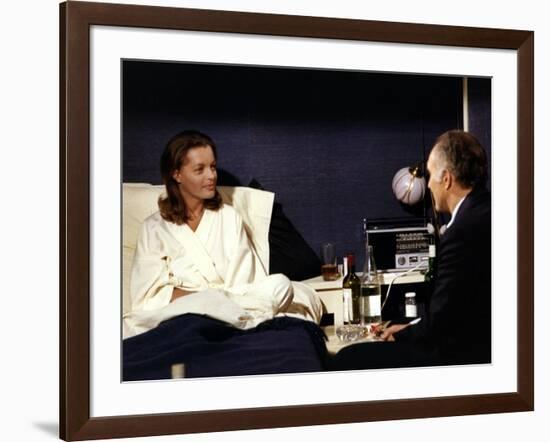 MADO, 1976 directed by CLAUDE SAUTET Romy Schneider and Michel Piccoli (photo)-null-Framed Photo