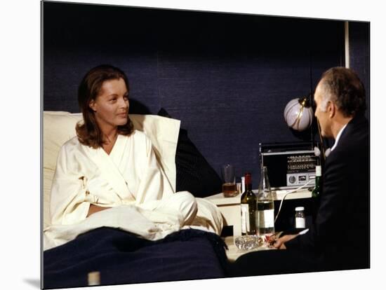 MADO, 1976 directed by CLAUDE SAUTET Romy Schneider and Michel Piccoli (photo)-null-Mounted Photo