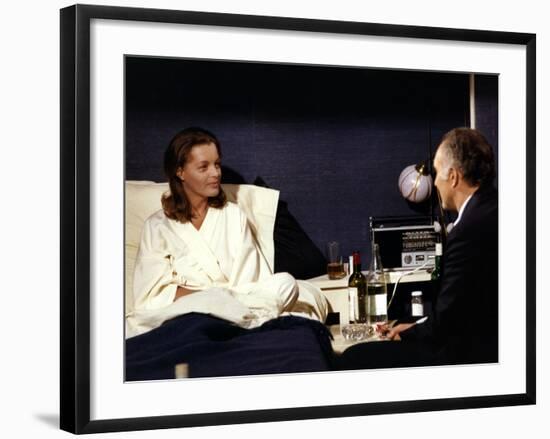 MADO, 1976 directed by CLAUDE SAUTET Romy Schneider and Michel Piccoli (photo)-null-Framed Photo