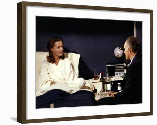 MADO, 1976 directed by CLAUDE SAUTET Romy Schneider and Michel Piccoli (photo)-null-Framed Photo