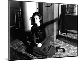 Magnificent Ambersons, Agnes Moorehead, 1942-null-Mounted Photo