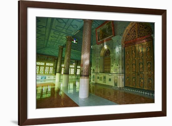 Mahamuni Paya Temple and Monastery, Mawlamyine (Moulmein), Mon State, Myanmar (Burma), Asia-Tuul-Framed Photographic Print