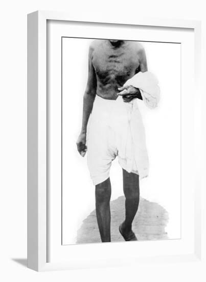 Mahatma Mohandas Karamchand Gandhi (1869-1948) Indian Independantist Leader, Hindu Spiritual Leader-null-Framed Photo