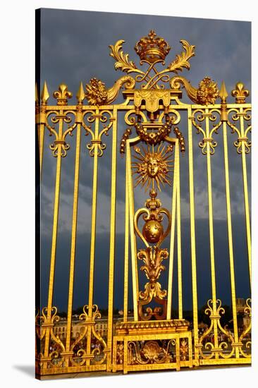 Main golden gates of the chateau de Versailles, Versailles, France.-null-Stretched Canvas