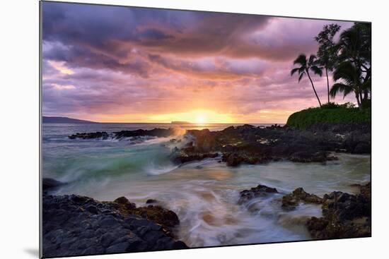 Makena Beach State Park with View towards Molokini Island, Island of Maui, Hawaii, USA-null-Mounted Art Print