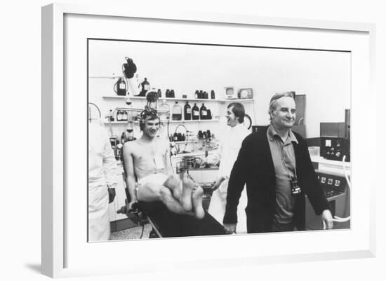 Malcolm Mcdowell and Director Lindsay Anderson During the Filming of O Lucky Man! 1973-null-Framed Photo