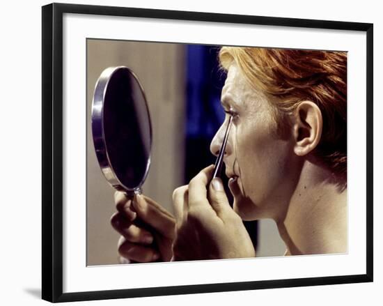 Man Who Fell to Earth, David Bowie, 1976-null-Framed Photo