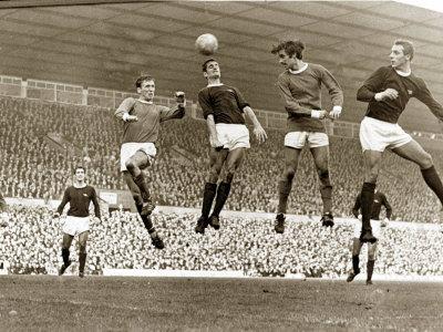 https://imgc.allpostersimages.com/img/posters/manchester-united-vs-arsenal-football-match-at-old-trafford-october-1967_u-L-PXS4P00.jpg?artPerspective=n