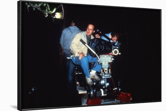 MANHUNTER, 1986 directed by MICHAEL MANN On the set, Michael Mann (photo)-null-Framed Photo