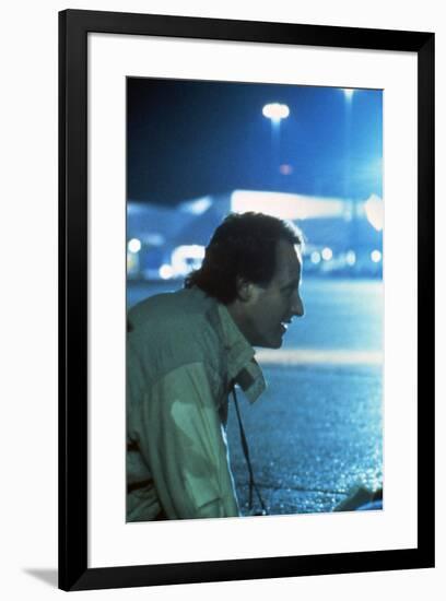 MANHUNTER, 1986 directed by MICHAEL MANN On the set, the director, Michael Mann (photo)-null-Framed Photo