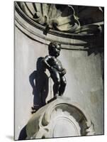 Manneken Pis Statue, Brussels, Belgium-Nigel Francis-Mounted Photographic Print