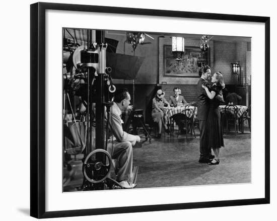 MANNEQU 1938 directed by FRANK BORZAGE Frank borzage (left) directs Spencer Tracy and Joan Crawford-null-Framed Photo