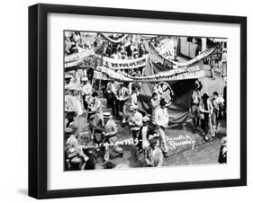 March of the Workers, Mexico City, May Day 1929-Tina Modotti-Framed Premium Photographic Print