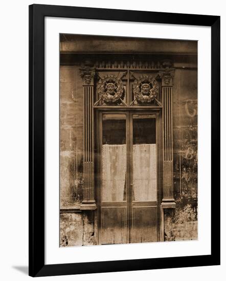 Marchand de Vins, Rue Charles V-Eug?ne Atget-Framed Photographic Print