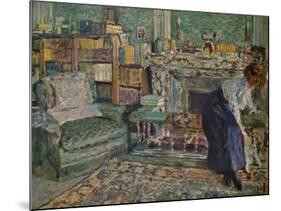 'Marguerite Chapin in Her Apartment with Her Dog', 1910-Edouard Vuillard-Mounted Premium Giclee Print