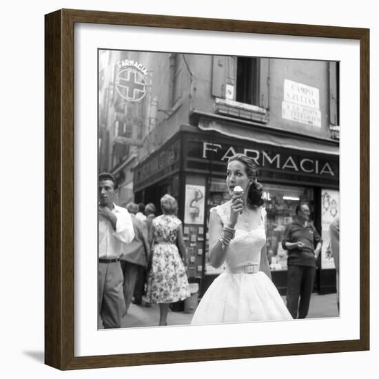 Maria Félix Eating an Ice Cream in Front of a Pharmacy-null-Framed Photographic Print