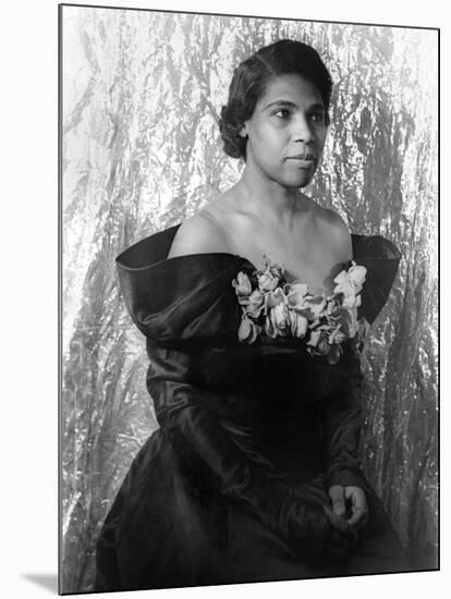 Marian Anderson (1897-1993)-Carl Van Vechten-Mounted Giclee Print