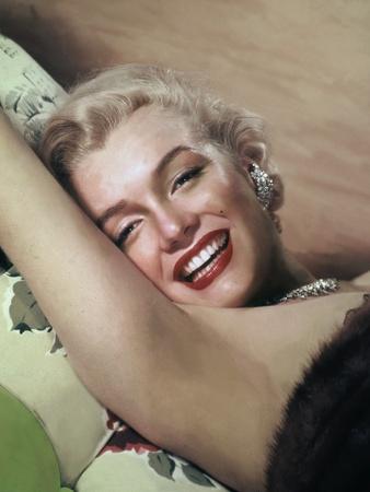 https://imgc.allpostersimages.com/img/posters/marilyn-monroe-1952-l-a-california-usa_u-L-PJUFI30.jpg?artPerspective=n