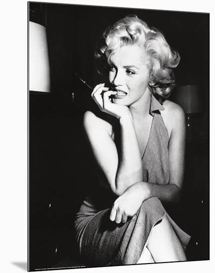 Marilyn Monroe, 1952-null-Mounted Art Print