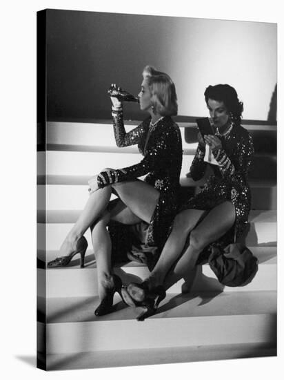 Marilyn Monroe and Jane Russell During a Break While Filming "Gentlemen Prefer Blondes"-Ed Clark-Stretched Canvas