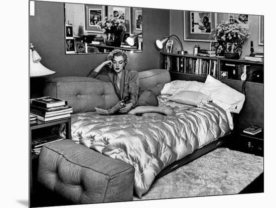 Marilyn Monroe at Home in Hollywood in 1962-null-Mounted Photo